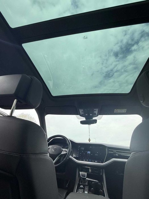 Volkswagen Touareg 3.0 V6 (286cp) TDI 4Motion R-Line, TVA deductibil