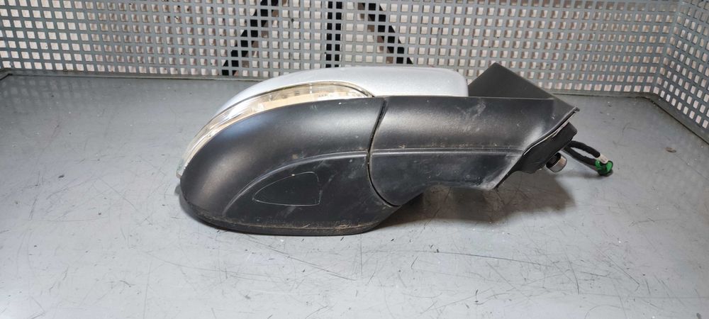 Oglinda dreapta volkswagen vw touran 1T2 1T3 1.9 BLS cod culoare LA7W