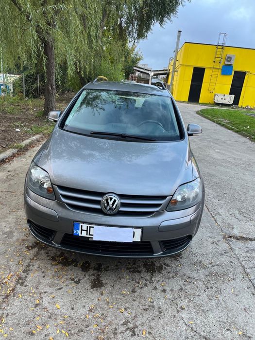 Vand VW Golf 5 plus, stare foarte buna, ingrijit, fara martori pe bord