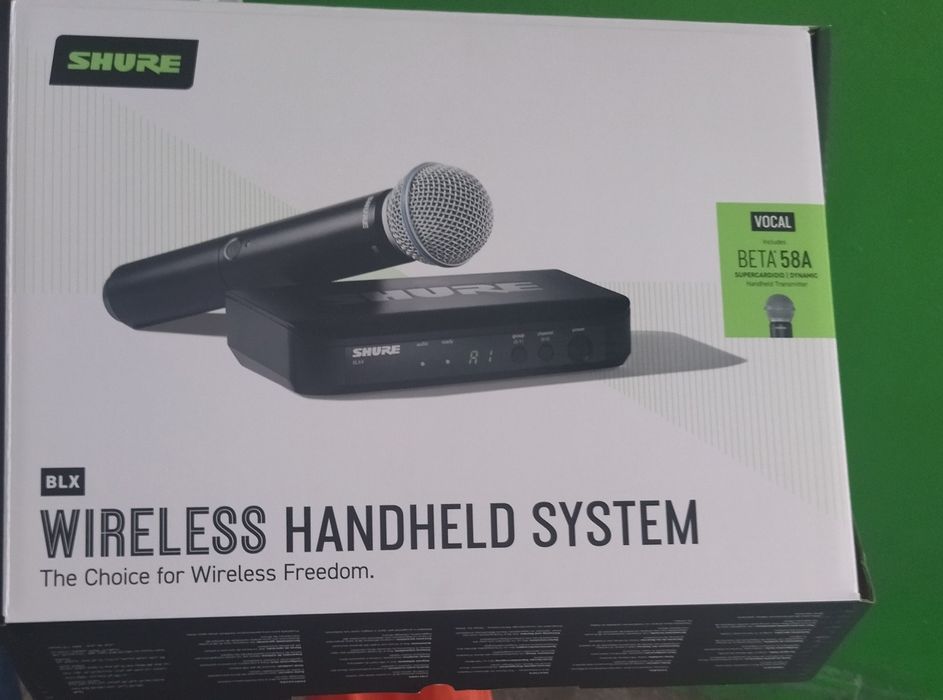 Microfon Shure wireless nou cu accesorii și cablu de conectare