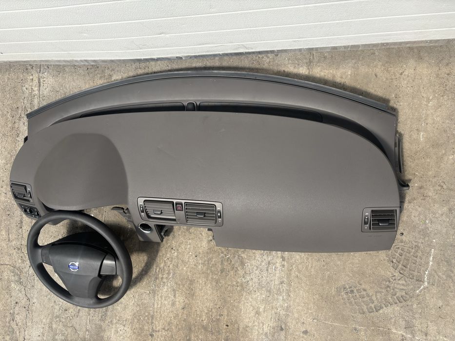 Plansa bord volvo S40 an 2006 compatibila si pe volvo V50 C30 sau C70