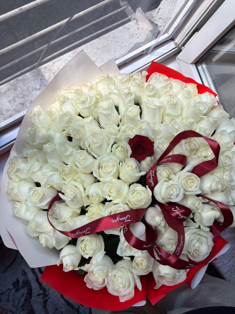Метровые Белые 101 роза