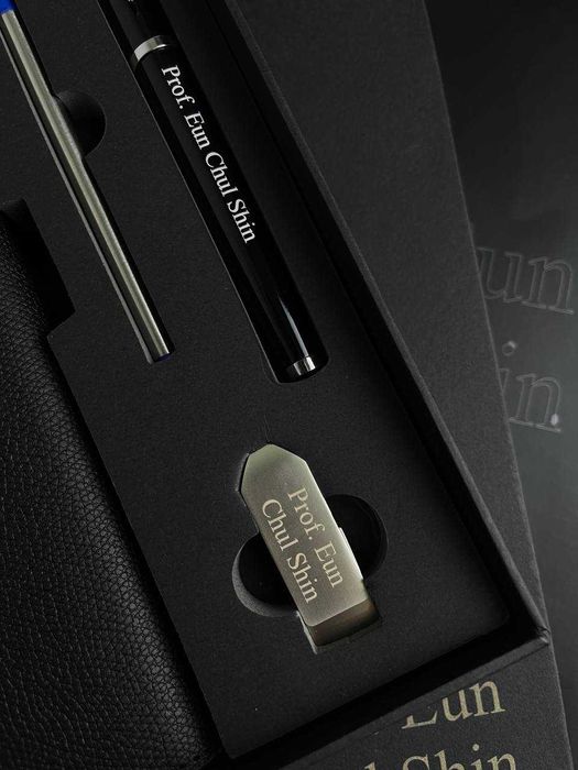 Корпоративные подарки — именной набор блокнот, ручка и флешка 2512