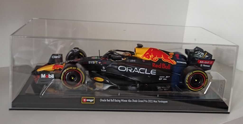 Macheta Red Bull RB18 Verstappen Campion Formula 1 2022 - Bburago 1/24