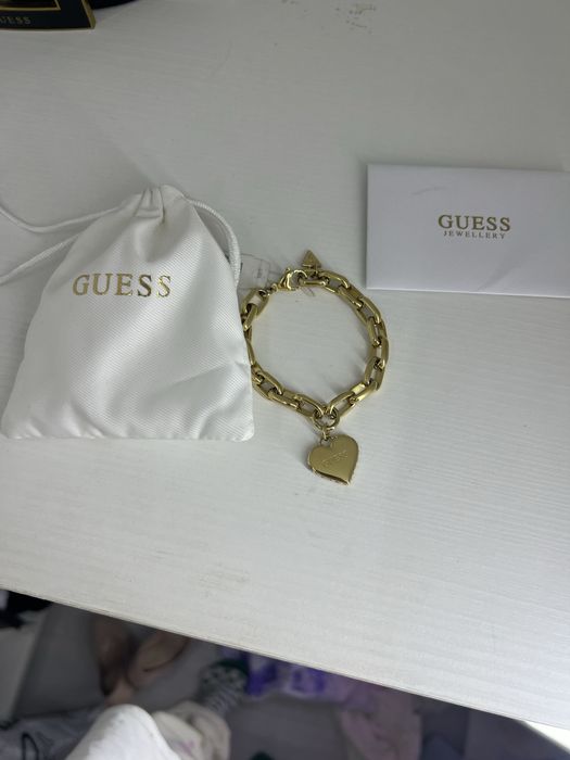Гривна Guess със сърчице