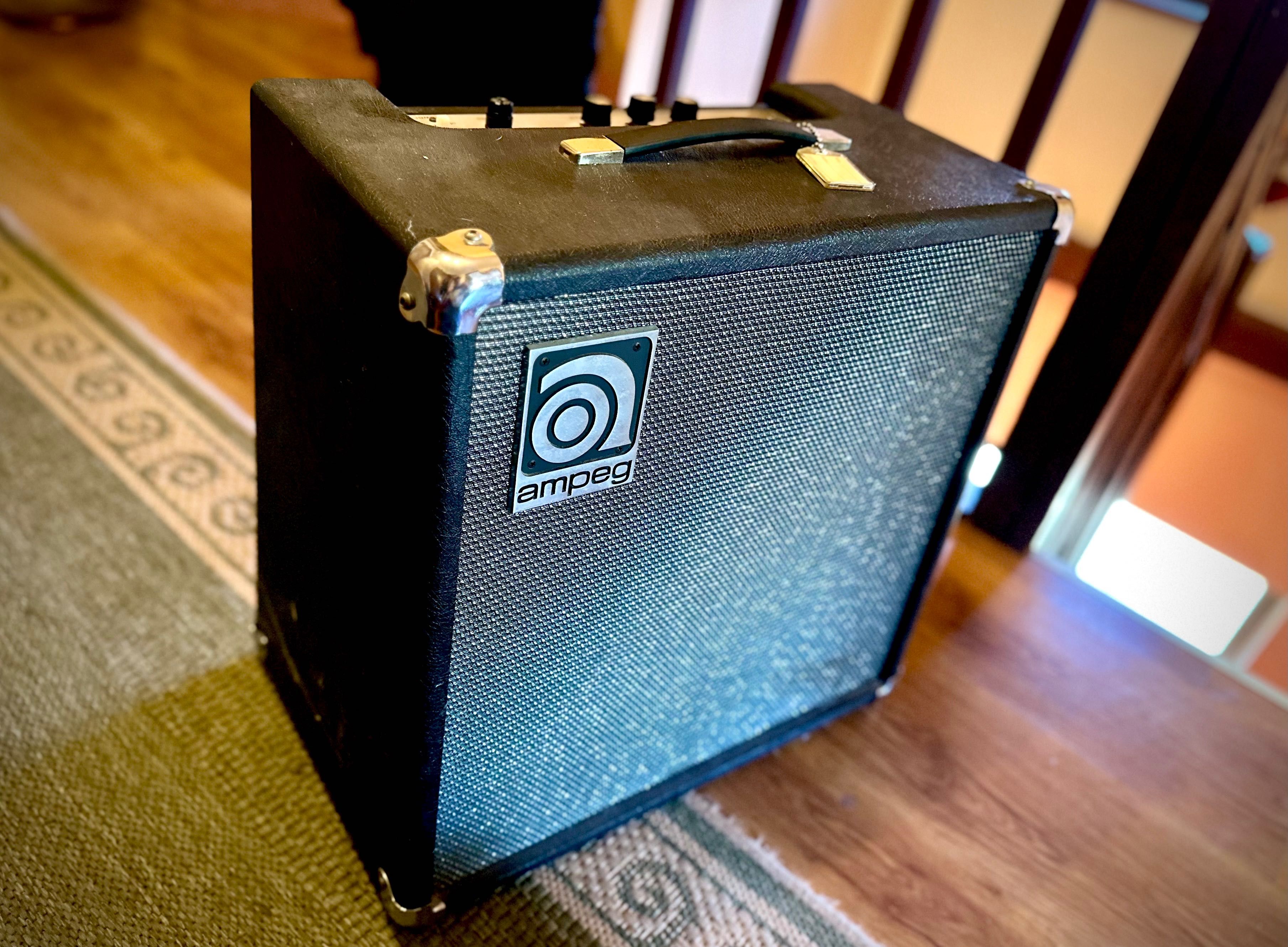 Ampeg Jet j-12 усилвател