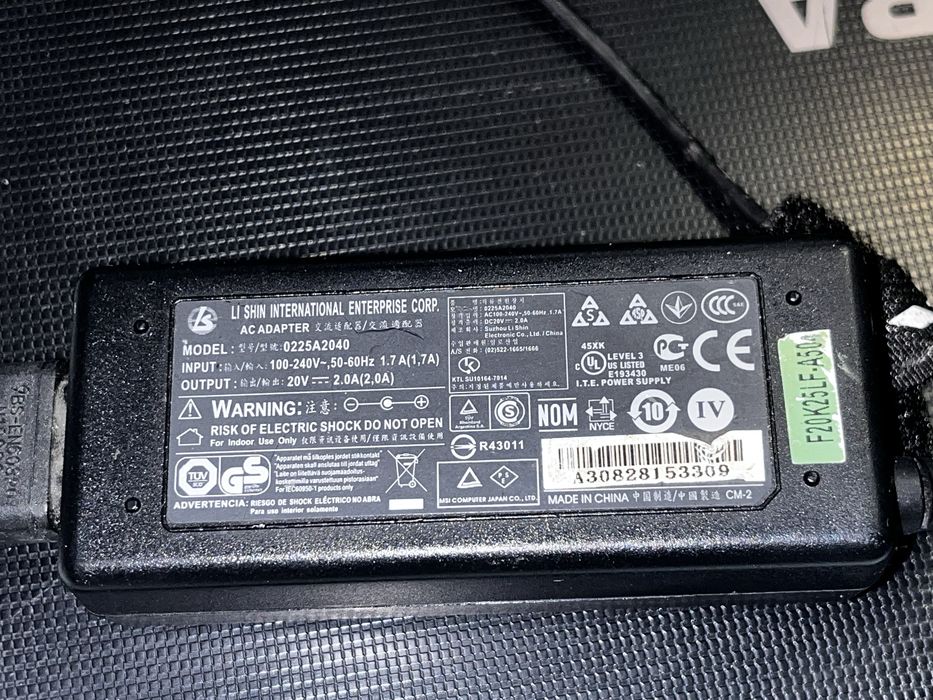 Лаптоп Toshiba Satellite C850-140