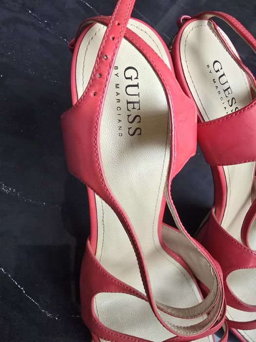 Обувки на ток Guess номер 40