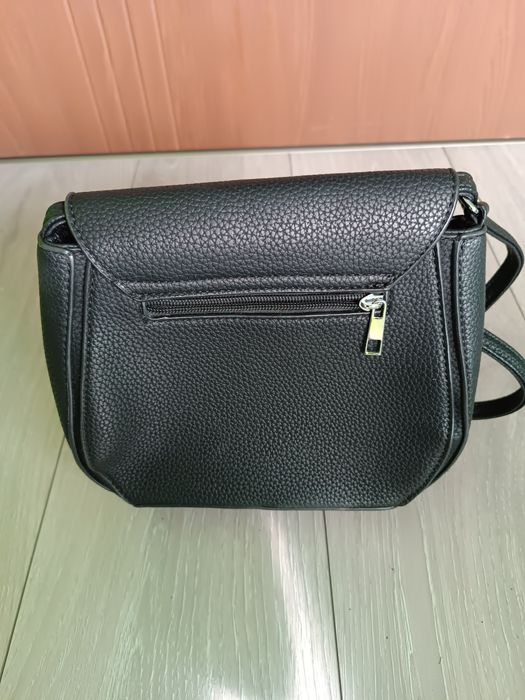 Дамска черна чанта