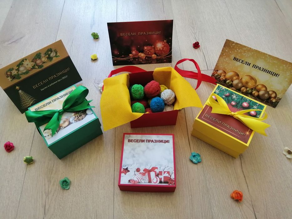 Коледни късметчета в орех в празнична кутия и ПОДАРЪК картичка