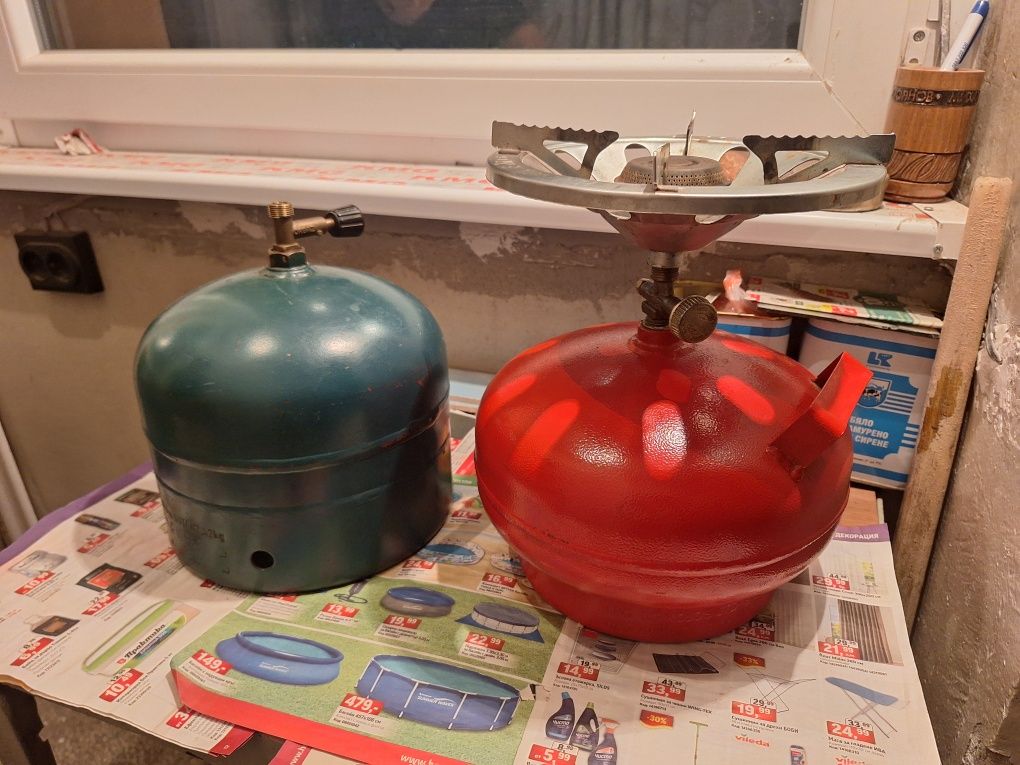 2 газови бутилки.