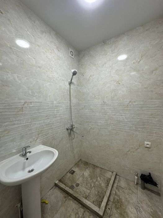 Своя, 2х переделенная в 3х, вдоль дороги, под офис