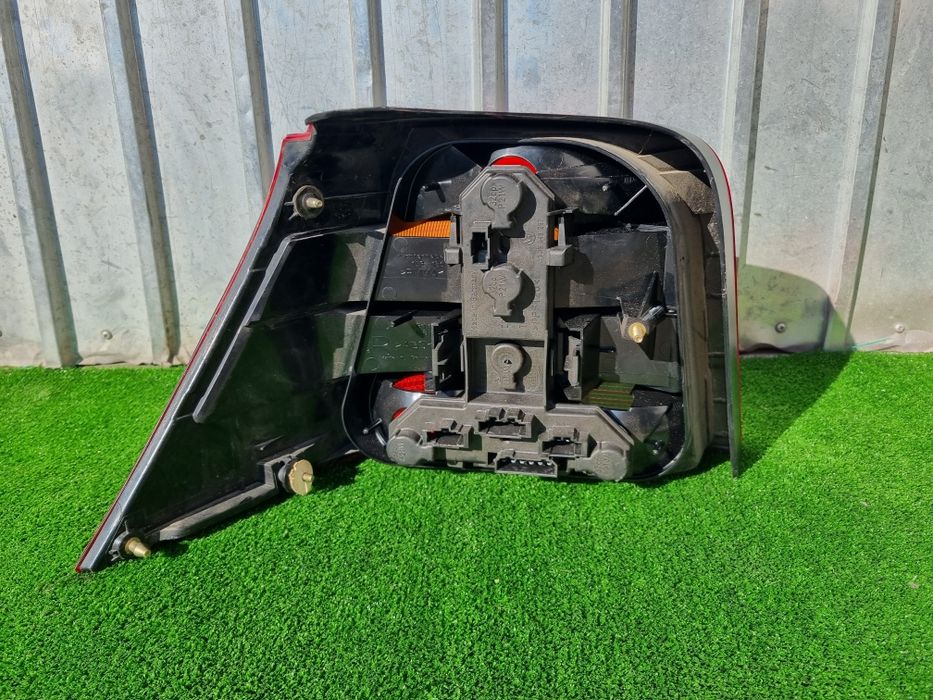 Stop lampa tripla dreapta original Hella vw Golf 4 gti