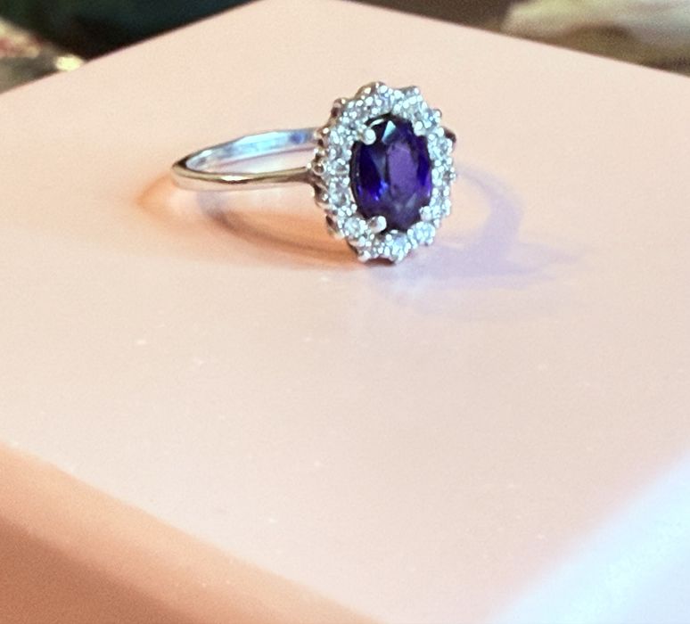 Дамски пръстен бяло злато , брилянти и сапфир