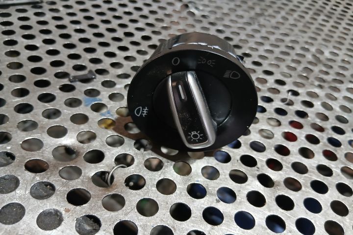 COMUTATOR FARURI/BLOC LUMINI 3C8941431B 3C8941431B Volkswagen VW Golf