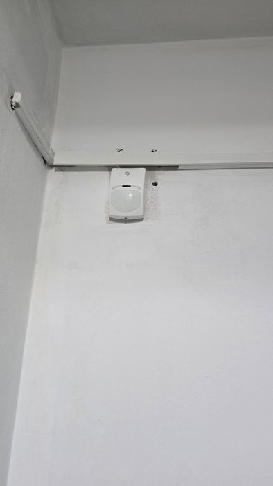 Vand sistem de alarmă cu gps sim pt cartela si 2 senzori de miscare