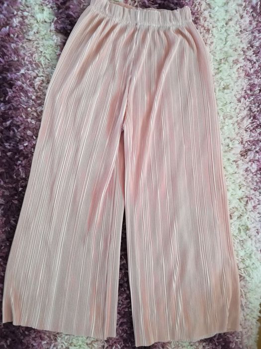 Pantaloni Bershka mărimea XS, purtati o data impecabili