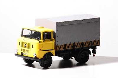 IFA W50L бордова с тента 1965 - мащаб 1:43 на Atlas нов в кутия