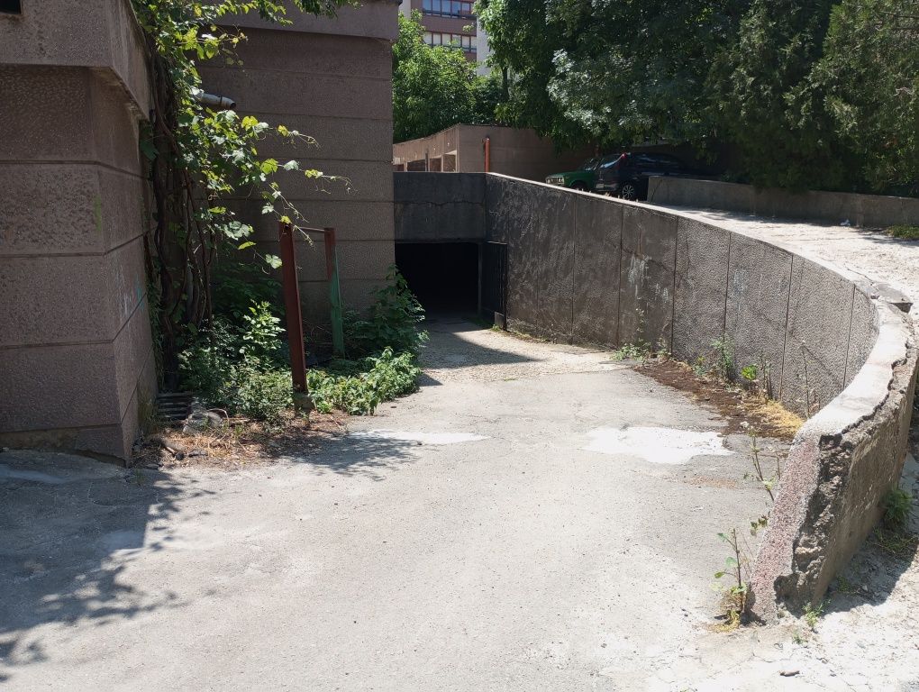 Гараж в квартал Лозенец.На ниво -2  .
