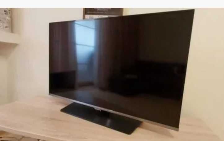 Срочно продаю Телевизор Samsung 40"  Full HD  (UE40EH5270)