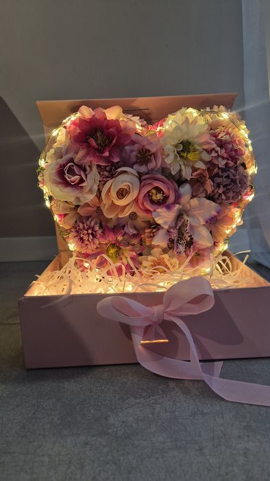 LED Декоративно Сърце от изкуствени цветя