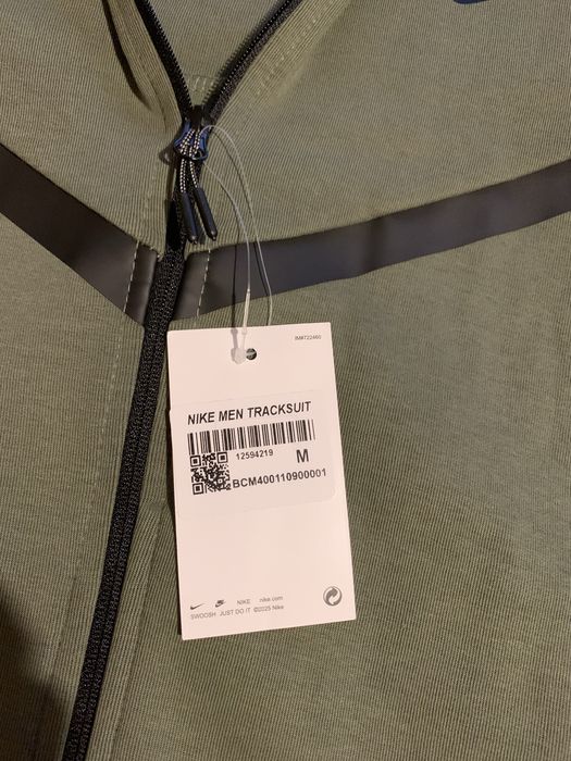 Nike Tech Fleece, нов, M размер,