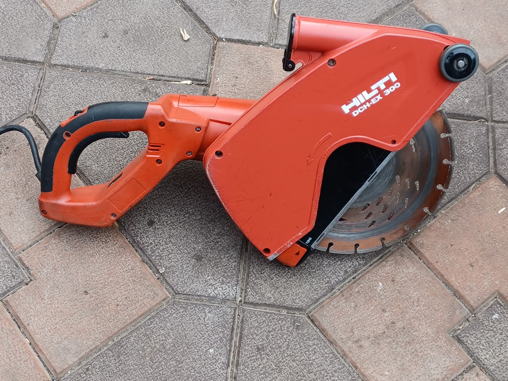 Masina de făcut canale HILTI  DCH-EX  300 ca și noua