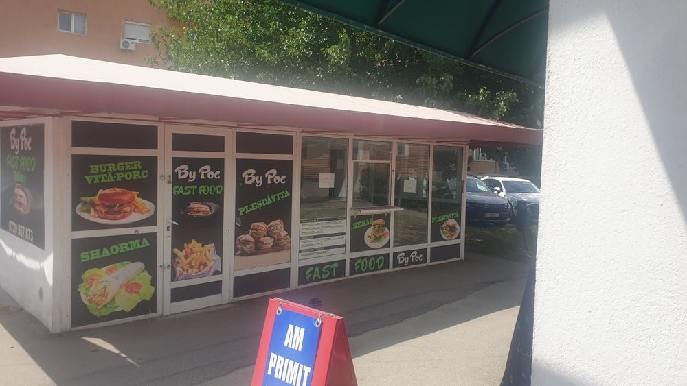 Magazin comercial de 20 mp, amplasat EXCELENT, pe teren închiriat