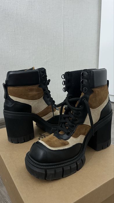 Чисто нови дамски боти – магазин Дарис