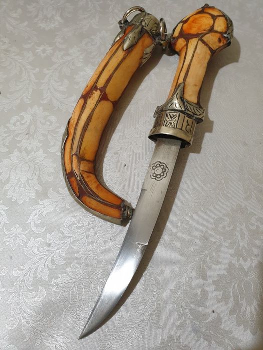 Pumnal ,hanger vintage