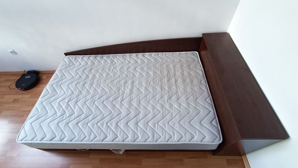 Легло с матрак и ракла