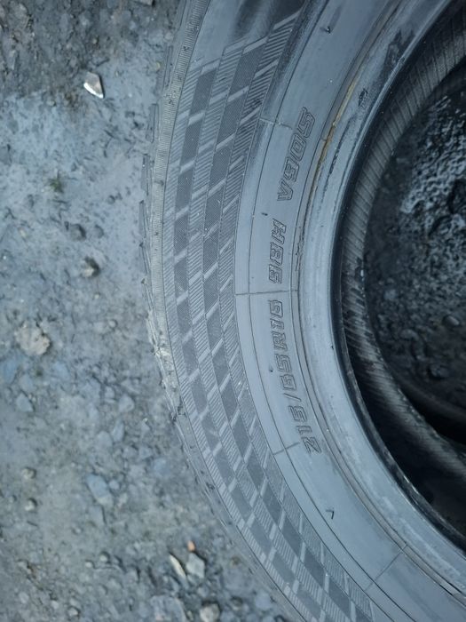 Vand 2 anvelope 215 65 16 yokohama de iarna