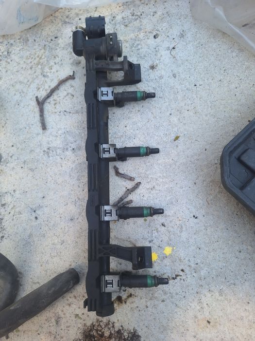 Rampa injectoare ford focus mk2 1.6 benzina