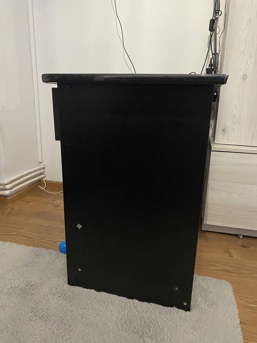 Vand birou negru in stare buna