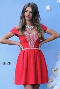 Малиновочервена рокля Алеса