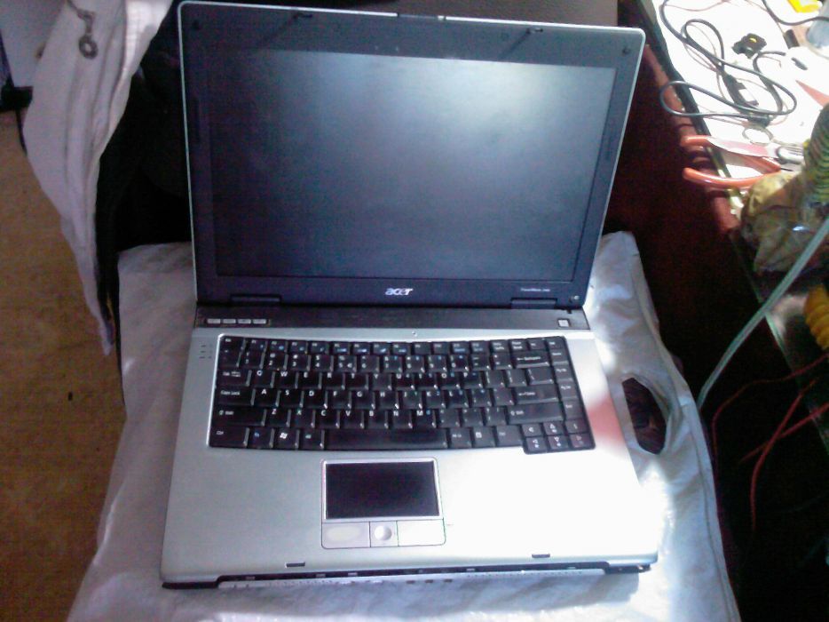 Acer travelmate 2480 defecta,baterie OK,pentru dezmembrare
