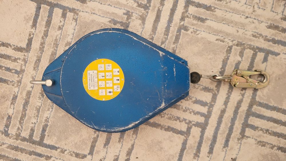 Устройство блокирующее инерционное втягивающего типа