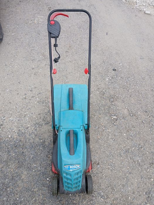 Masina de tuns gazon BOSCH