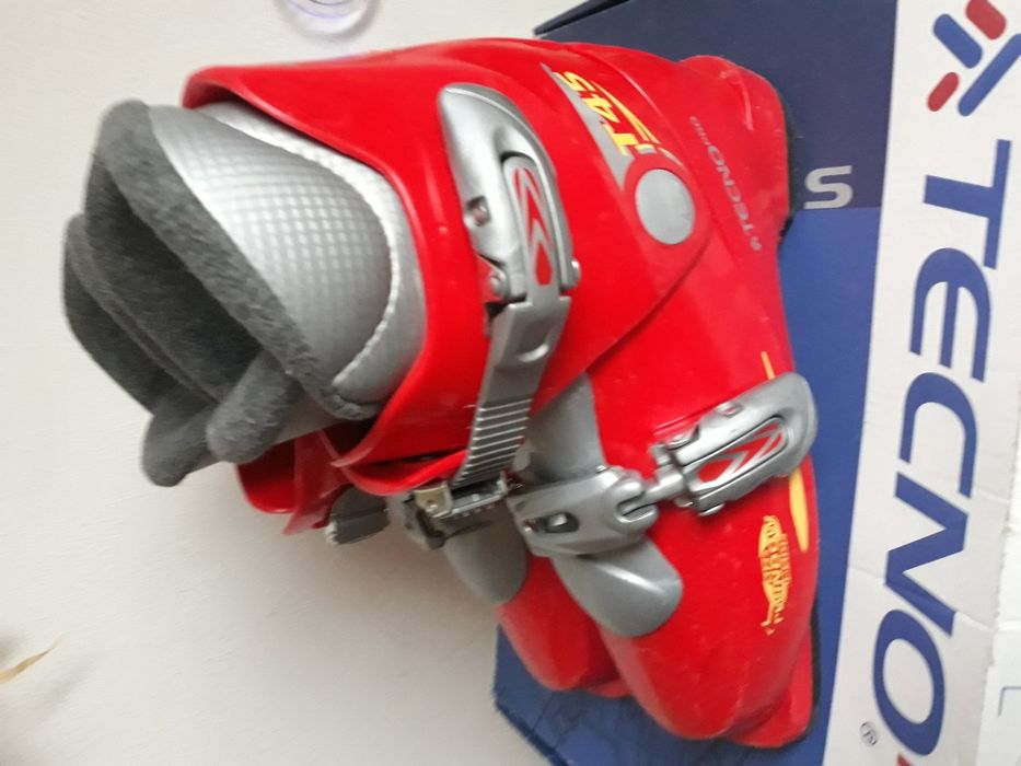 Vând clapari de schi Tecno