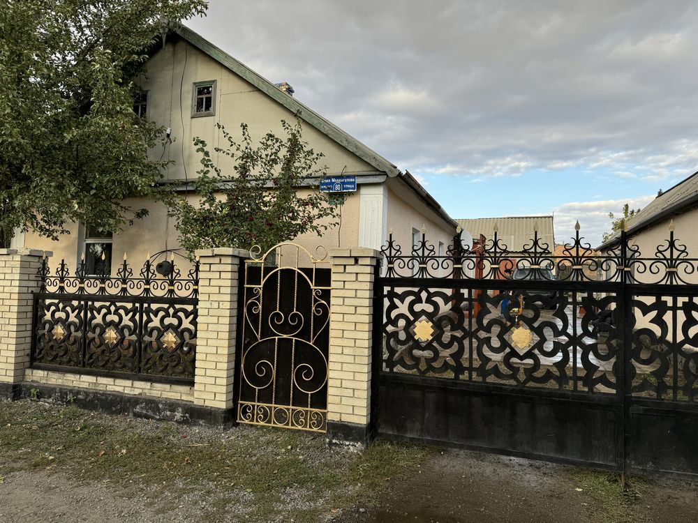 Продается дом отдельно стоящий по улице Молдагуловой  поселка Уштобе