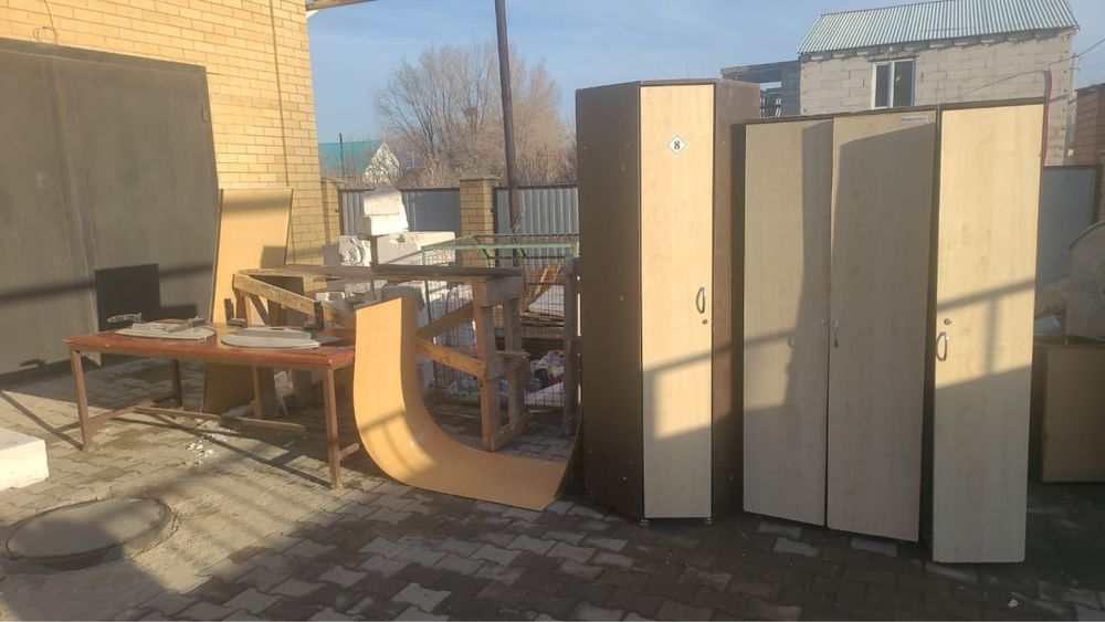 Шкаф, доски, дрова