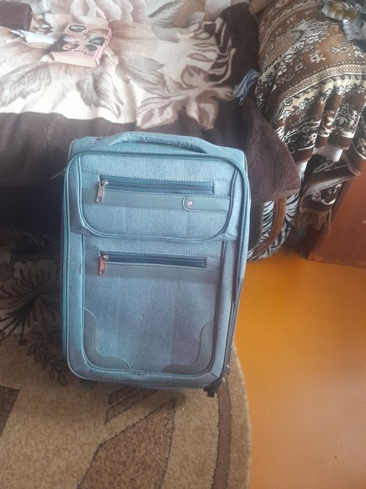 Продам чемодан новый
