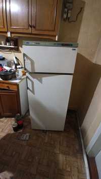 Холодильник в хорошем состояние