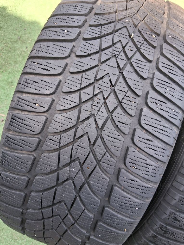 235 45 17 DUNLOP 2бр зимни