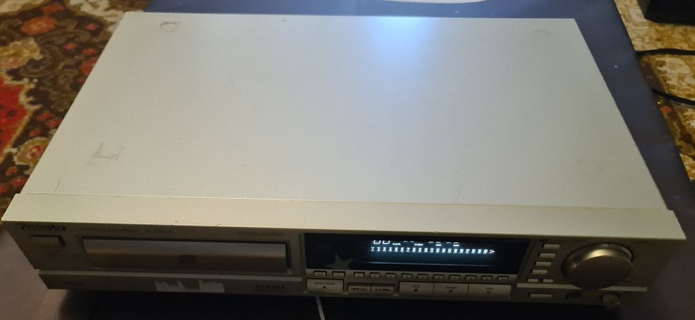 Cd-player technics.