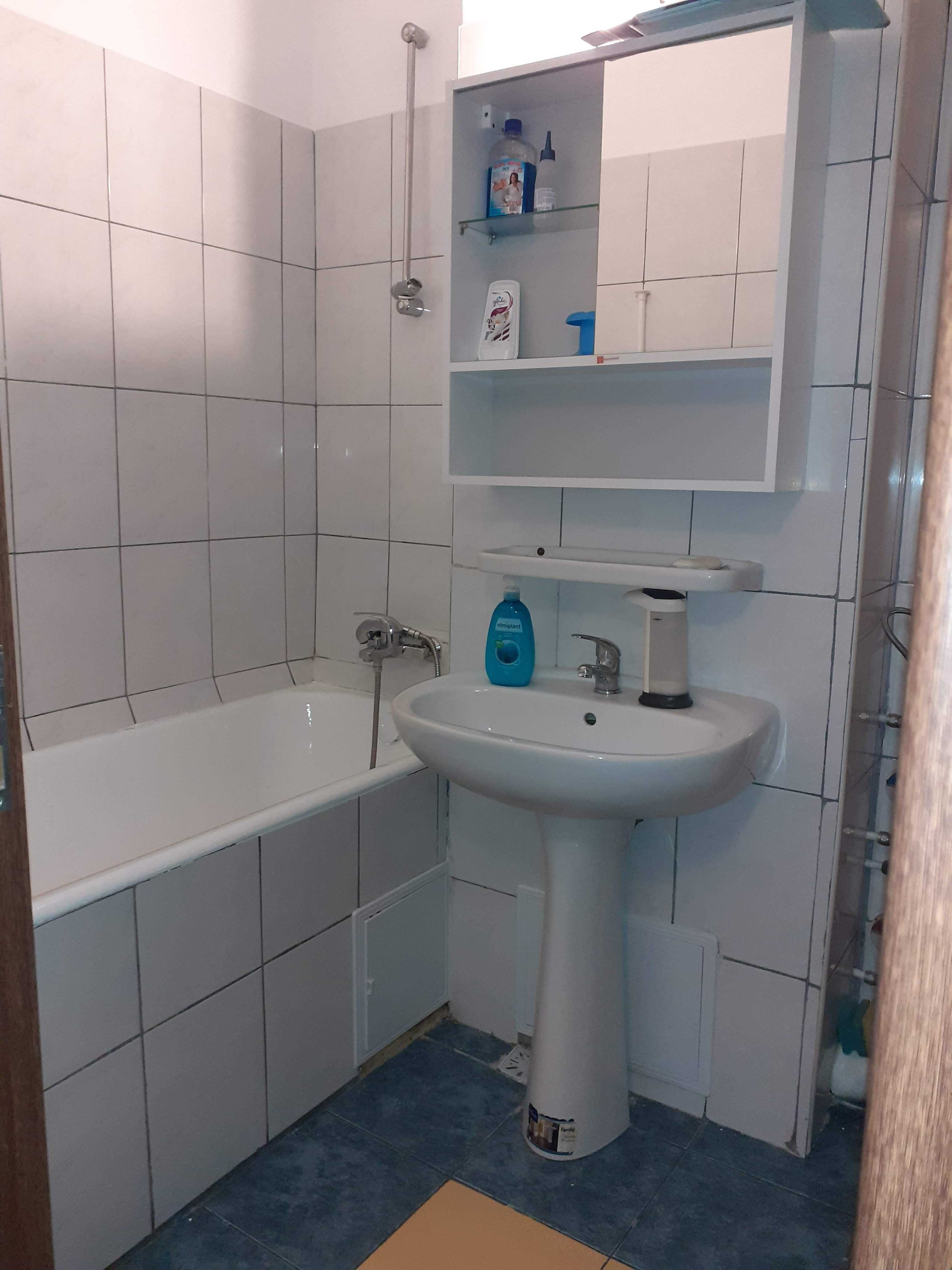 proprietar inchiriez apartament 2 camere zona Militari Pacii