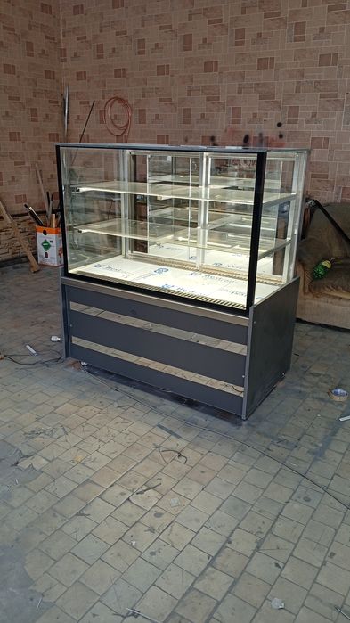 Витрина холодильник для тортов и пирожных и для шашлыка