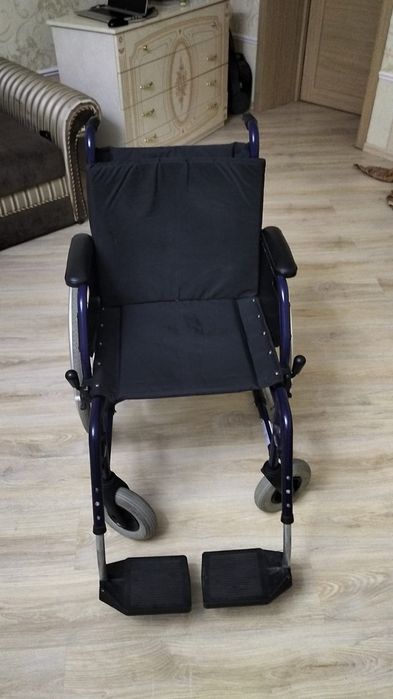 Продам инвалидную коляску почти новый.