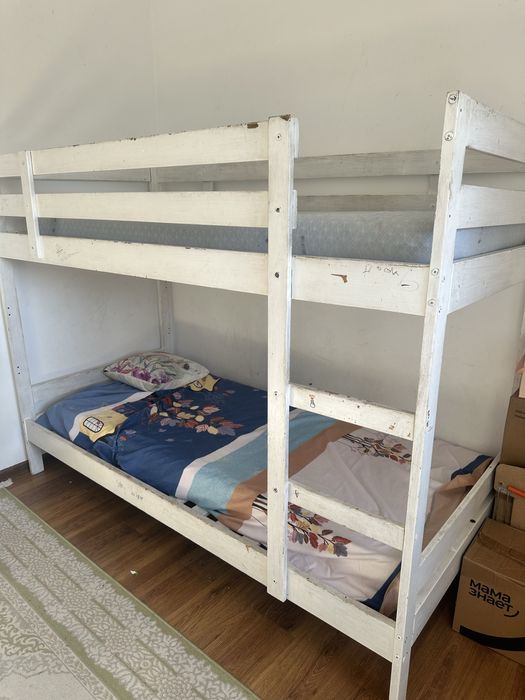 Двухъярусная кровать