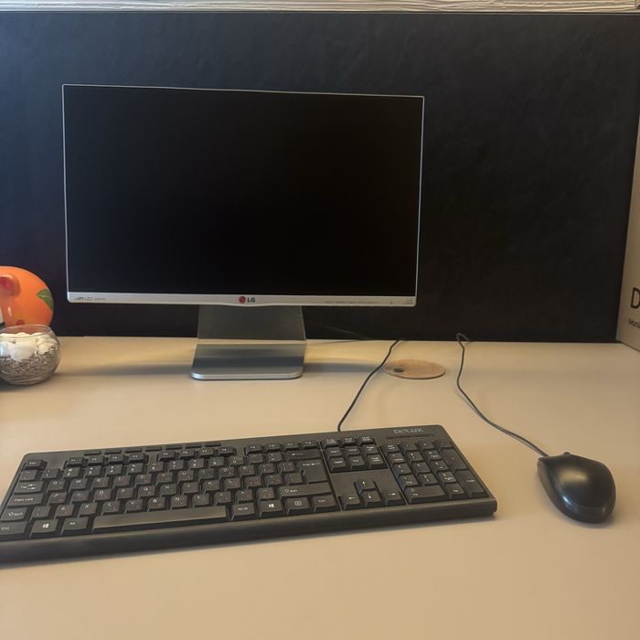 Компютът с монитор